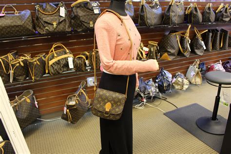 lv saint cloud purse.